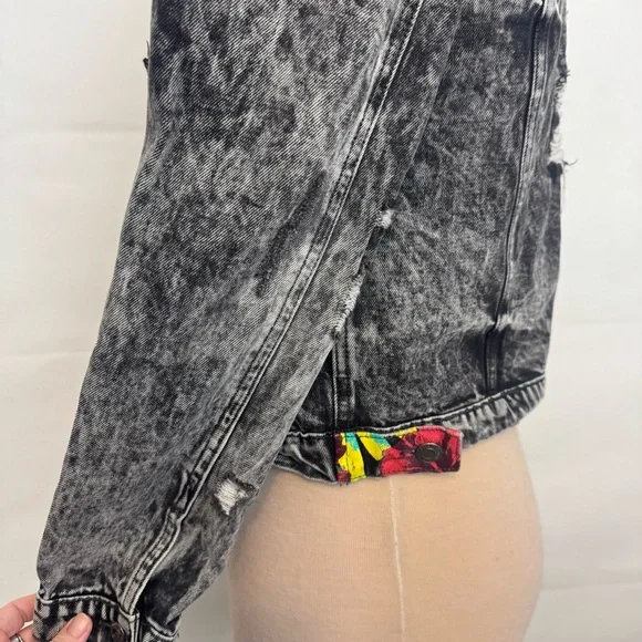 Vervet Denim Time Travel Distressed Classic Denim Jacket Acid Wash Medium - Picture 3 of 5
